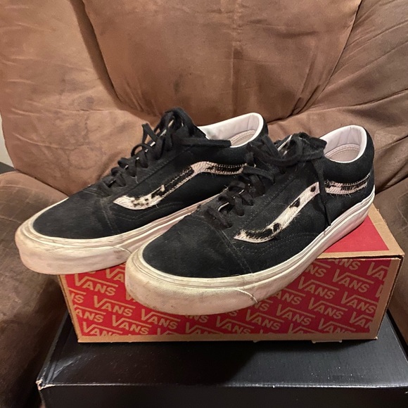 Vans Black leather with cow fur strips. Sz 9.5 still excellent condition - Picture 2 of 7